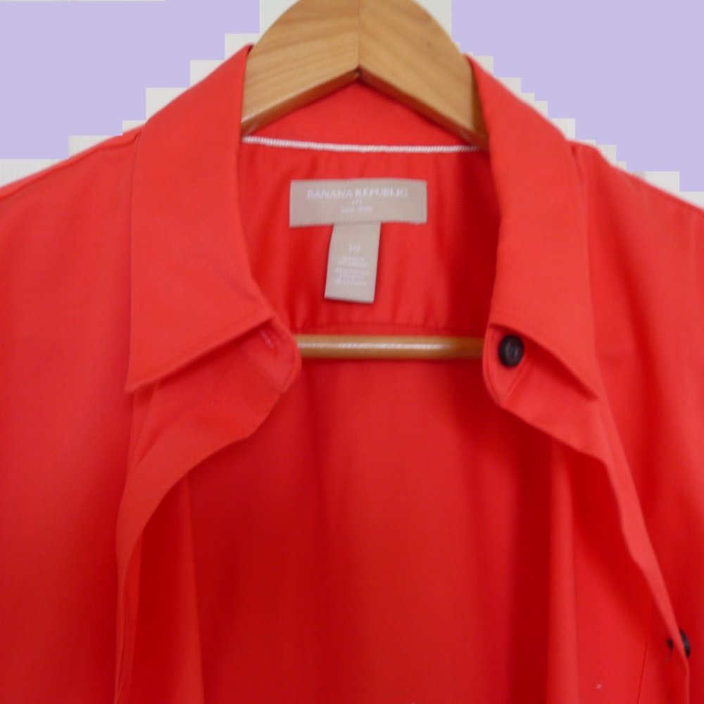Non iron long sleeves women shirt by Banana Republic. Size 10, Red